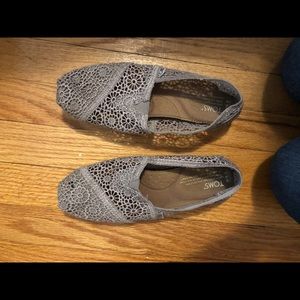 Silver laces Toms